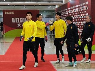 关注 | 国足闹“门荒” 外籍守门员教练赴成都考察刘殿座