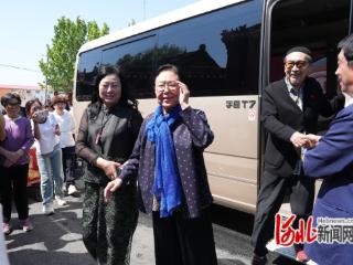 著名表演艺术家斯琴高娃一行到邯郸市丛台区采风调研