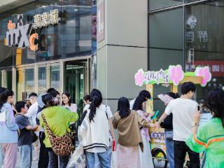 “萌趣文物”走近市民 郑州移动博物馆街头圈粉