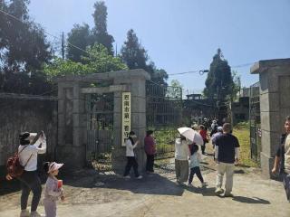 秦昊韩庚新剧《借命而生》催生打卡热，实地探访“巴南市第一看守所”