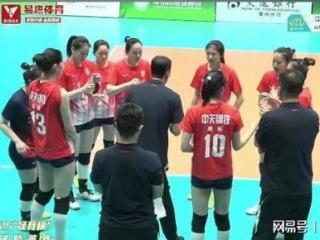 让二追三，江苏女排逆转四川！施海荣变阵成功，周页彤适合打主攻