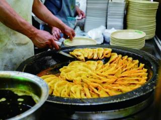 “舌尖”带动“脚尖”，南京味圈粉游客