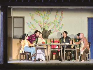 一个老杭州人写的歌 一群新杭州人把它编成了话剧《梦想天堂》搬上舞台了