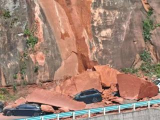 一景区山体塌方致极氪、理想等四车被砸！官方科普保命知识