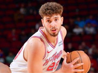 各有千秋！火箭半场二次进攻10-0，勇士快攻19-6