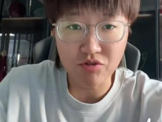 不装了！国乒名宿郭焱直言提前抽签对国乒有好处，孙颖莎所在半区实力不强，王曼昱处在死亡半区
