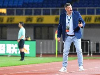 第三次因中圈吊射丢球，梅州客家主帅米兰：守门员没有任何责任