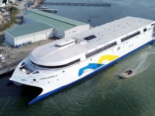 全球最大纯电动船在澳洲下水：长 130 米，电池重达 250 吨