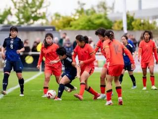 5-0！中国女足连续大胜鱼腩，2连胜轰11球+获亚军，现场球迷沸腾