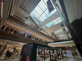 “仿佛一场追星粉丝会”，老铺黄金完成国内头部商业中心全覆盖，品牌化后下一步怎么走？