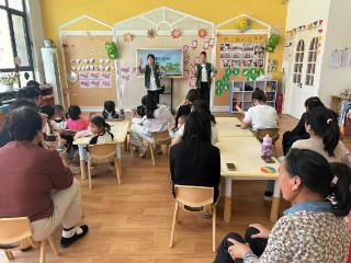 阳信县洋湖乡向日葵亲子小屋开展“我爱吃蔬菜”亲子活动