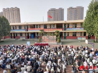 成武县南隅小学召开全体家长会 共筑家校共育新桥梁