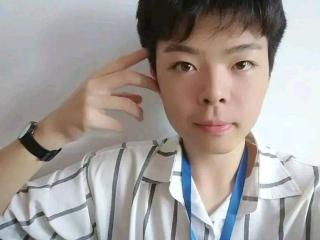 张爱玲和刘学州殊途同归，都是破碎家庭里不被爱的孩子