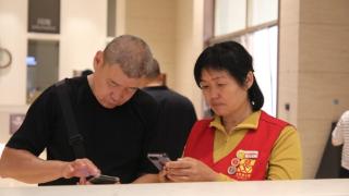 豫人为善丨一场无声的温情接力 他们帮游客开启寻房“加速度”