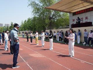 莒南县第五小学工会组织开展教师春季运动会