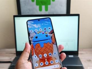 媲美Windows！Android 16全新桌面模式首测：手机一插秒变电脑