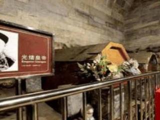 考古队打开光绪的陵墓,发现光绪的秘密,立马开心起来!