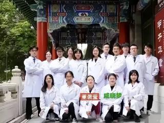 董袭莹的实力不容小觑！4+4项目大合影，她稳居c位