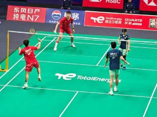 苏迪曼杯巅峰对决：决胜局红牌激发斗志，凤凰组合2-1世锦赛冠军