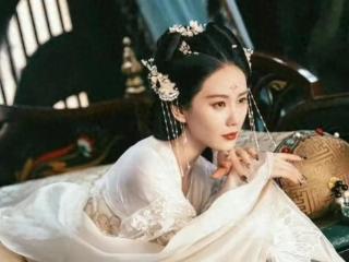 在播剧热度榜，《狮城山海》第5，《蛮好的人生》第2，第1争议大