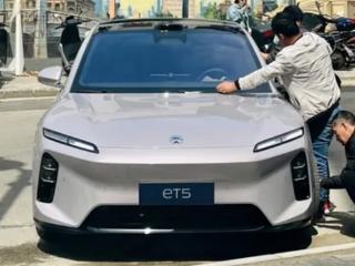 新款蔚来ET5实车曝光：前脸焕新 5-6月有望上市