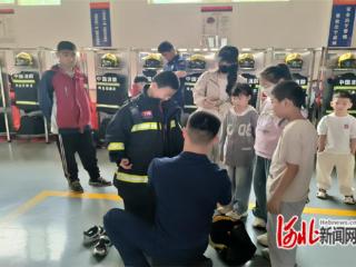 元氏县妇联携手消防开展“爱心爸妈”志愿服务活动