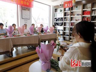 临西县新华书店：妙手生“花”致敬最美劳动者