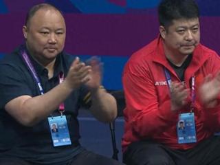 这一刻，欢呼吧！国羽3-1苏杯4连冠，全队冲进场内庆祝，韩国失落