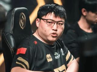 水晶哥谈Uzi停播：直播不好做 现在多播反而没工资