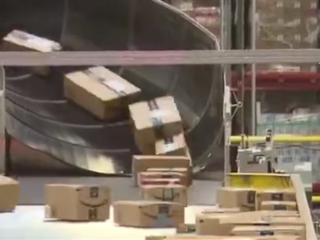 美国取消对中国小额包裹免税政策 美专家算了一笔账：苦了消费者
