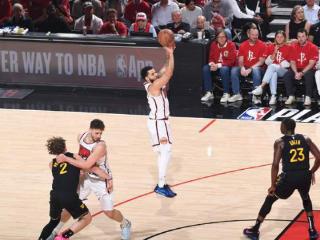 大反扑！勇士11记三分压制火箭：希尔德成超级奇兵，库里7中1