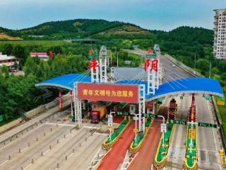 平阴收费站：以玫瑰之名，筑暖心之路