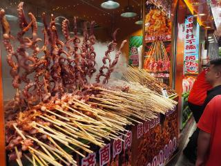小吃街的“流量担当”！济南芙蓉街受游客青睐