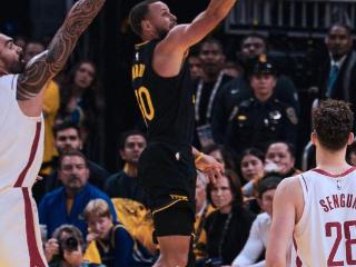 阿门带不动两大毒瘤，库里22+10+7，火箭不敌勇士，无缘NBA神迹！