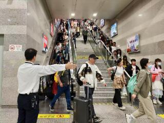 长三角铁路今日预计发送386万人次，沪宁、沪杭等方向尚有余票