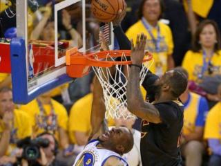 NBA史上的1比3落后大逆转！詹姆斯2016年带队领衔！