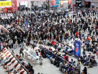 到达旅客180000人次！今日长春站迎来返程客流高峰