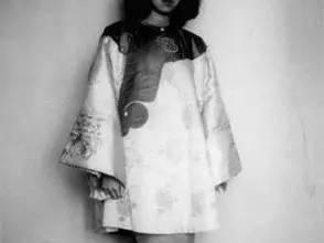 女作家第一次婚姻不幸，她怀孕时离婚，只因丈夫另有新欢