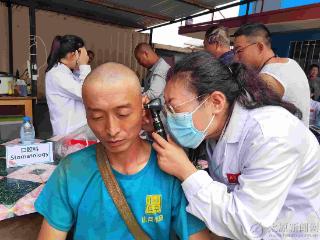 援非医疗队 暖心送服务