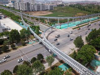 济南云巴大车库内部探秘，停车轨道、电气设备等正在安装