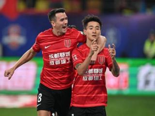 韦世豪贴地斩！轰赛季第4球，对浙江两连杀，正面对决完胜王钰栋