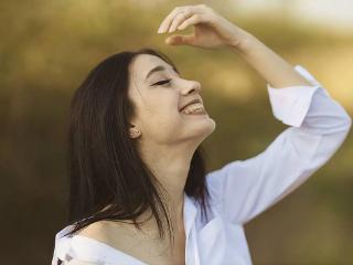 想让女人长久深爱你，不是会说情话，不是多有钱，是给了她这些