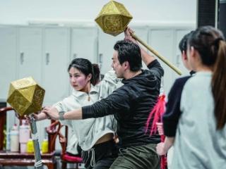 新生代女小生反串“英雄少年”燃动金陵