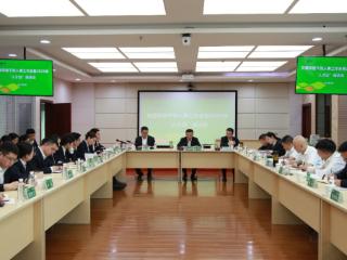 安顺农信召开干部人事工作会暨2025年“人才日”座谈会