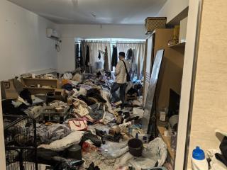 女租客欠租失联，公寓变垃圾场 房东发愁：这些遗留物该咋办