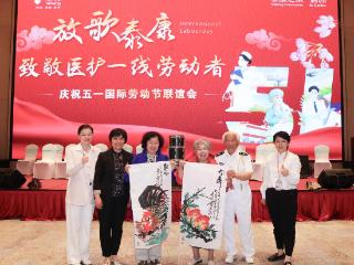 致敬“五一”忙碌在养老社区的医护劳动者