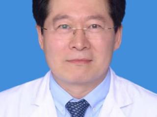 5月18日，国家癌症中心、中国医学科学院肿瘤医院胸外科专家牟巨伟教授坐诊青岛西海岸第二医院
