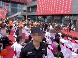 浙江一商场“胖都来”开业挂多位明星祝福条幅引争议，目前条幅已撤，有明星公开致歉