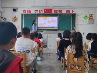 莒南县第二幼儿园开展五一乐成长主题活动