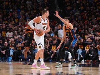 约基奇狂轰42分22板创7大神迹：NBA历史首人+比肩张伯伦奥尼尔